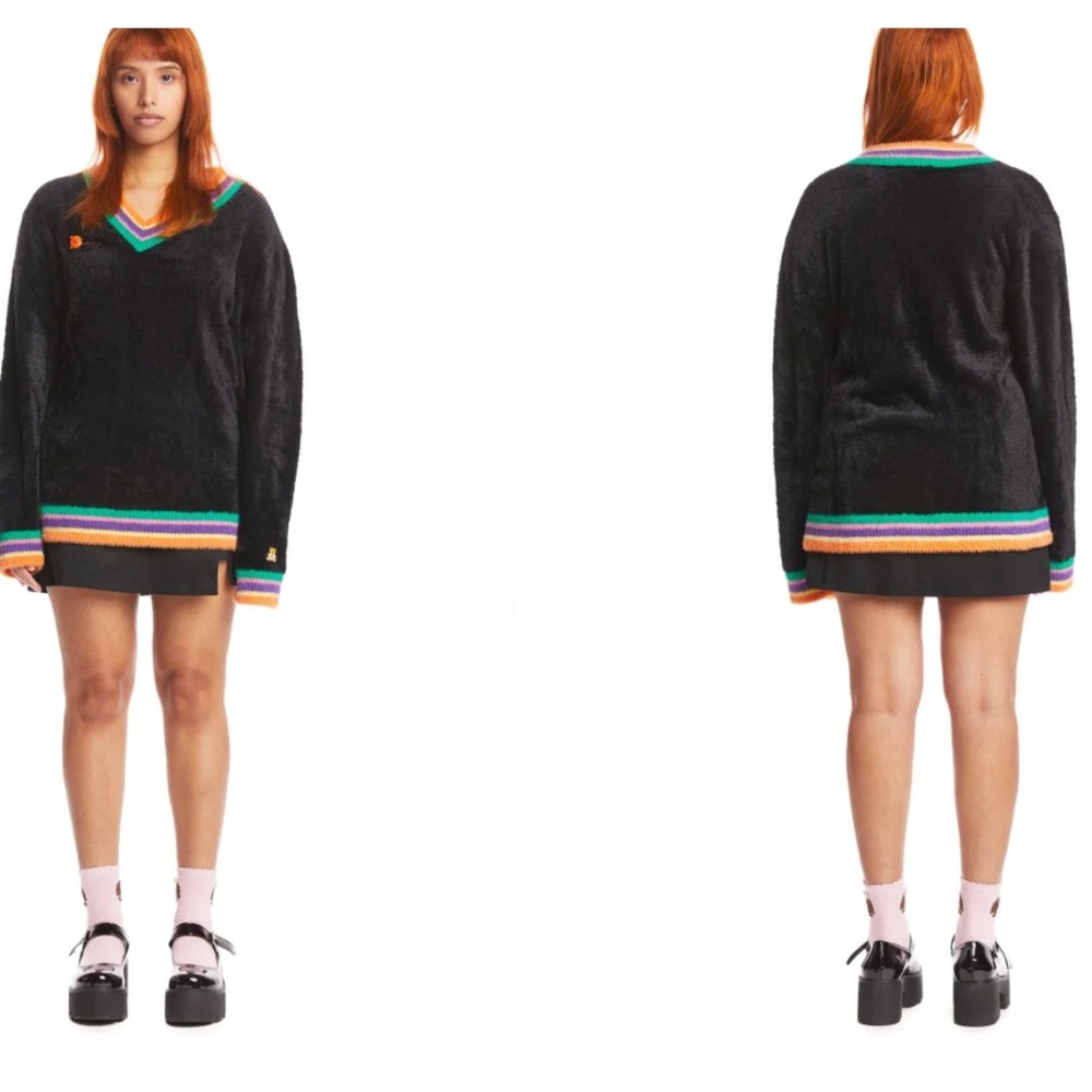 Teddy Fresh v-neck velvety furry black sweater unisex size os